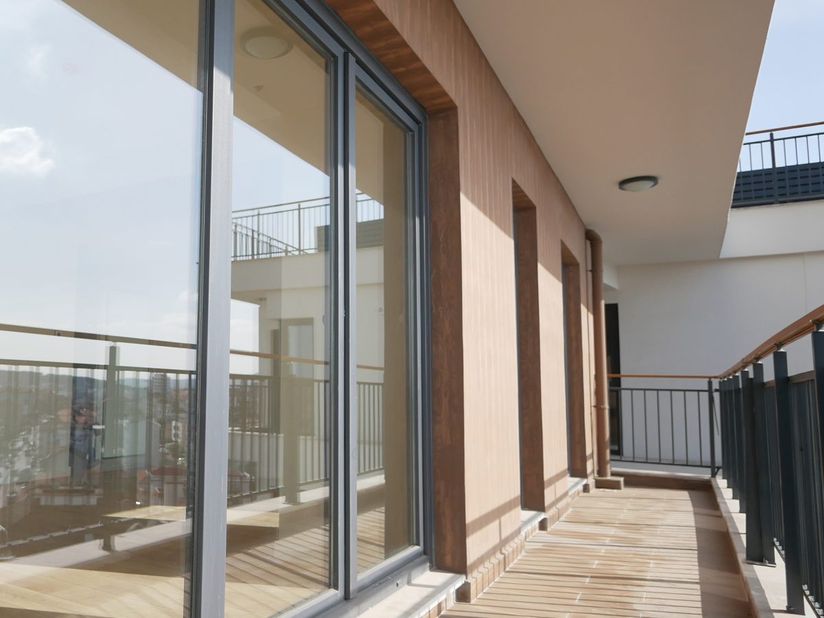 Ventanal o corredera de aluminio en vivienda