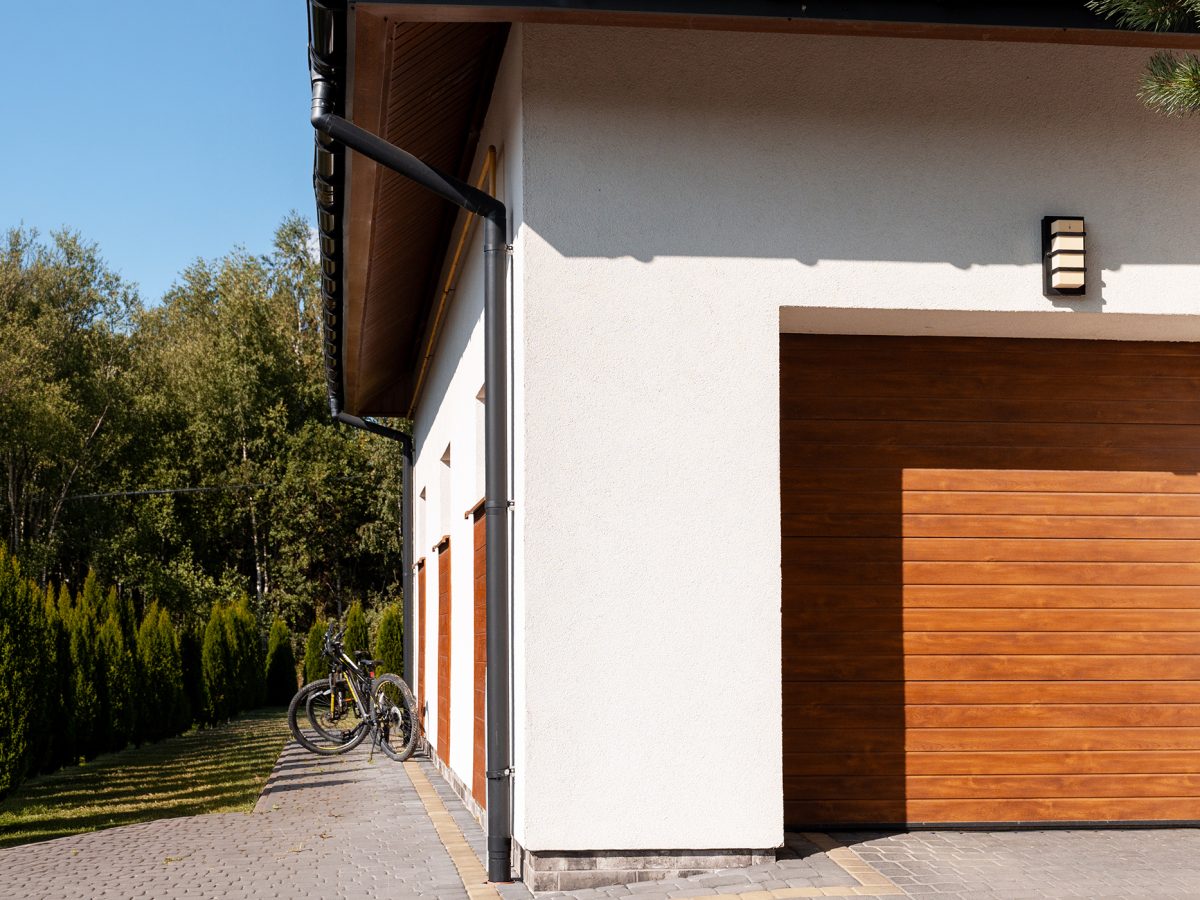 Puerta seccional de garaje en nave o vivienda