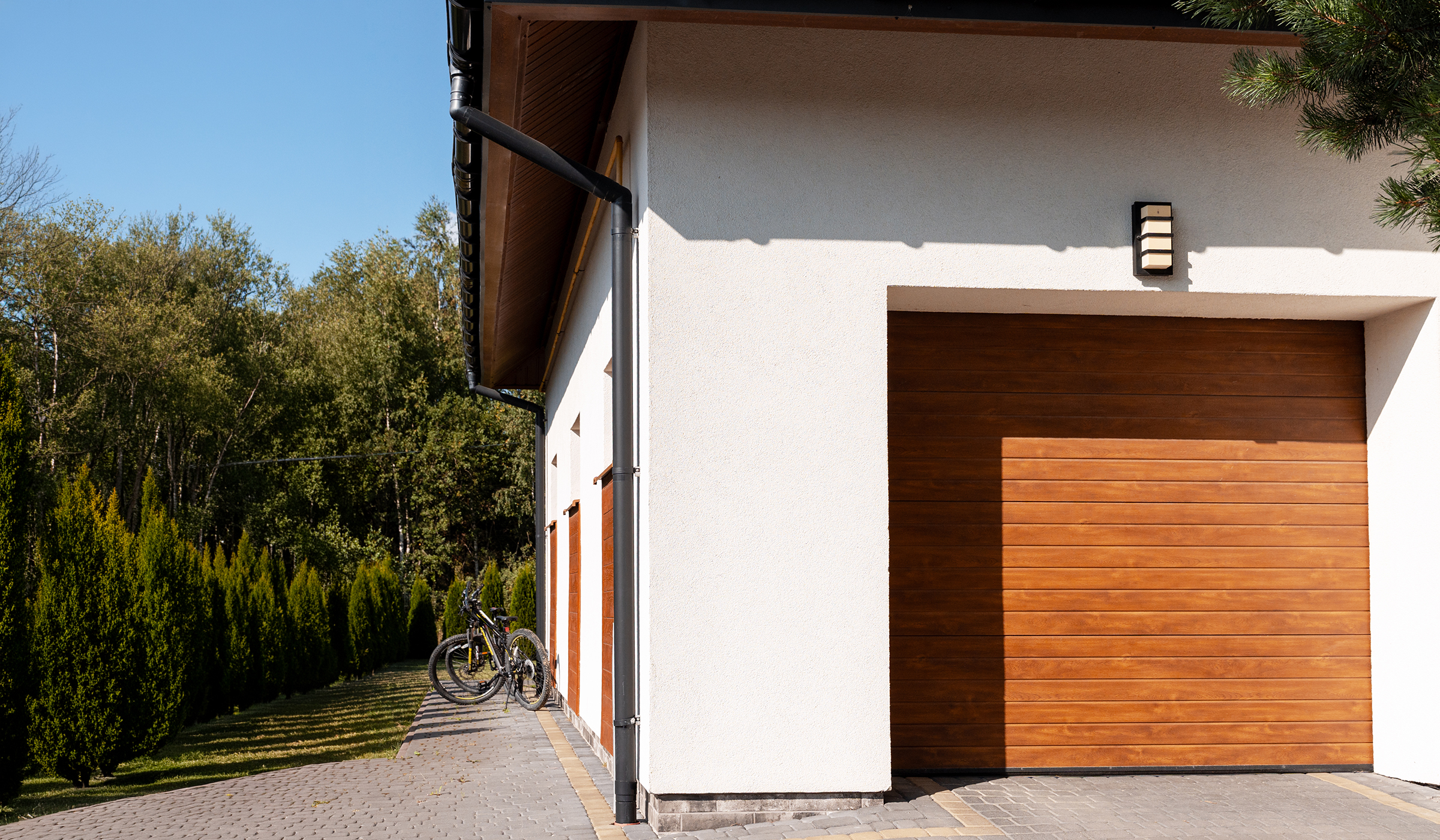 Puerta seccional de garaje en nave o vivienda